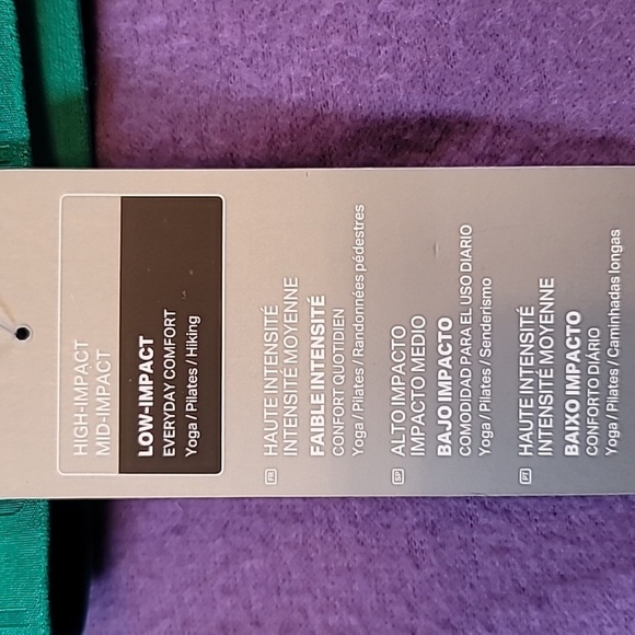 0728. NWTs ~ Under Armour ~ Low Impact ~ Yoga- Pilates-Hiking ~ Removable Pads~ - Picture 6 of 11